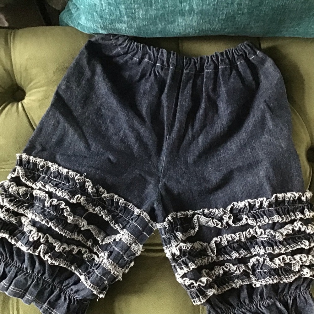Little Mave Clothing Denim Ruffle Pantaloon Shorts Sz 3t EUC